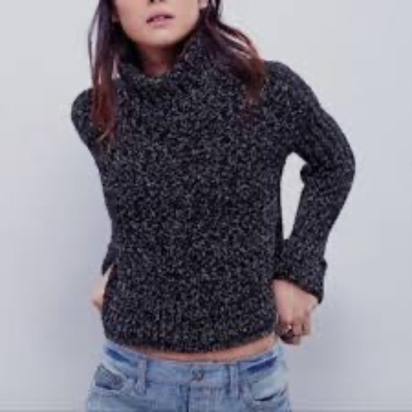 Free People Twisted Turtleneck. Cropped. Size S. - Picture 1 of 8